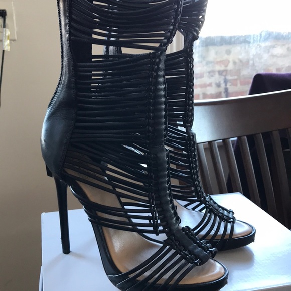 Vince Camuto - Picture 1 of 2